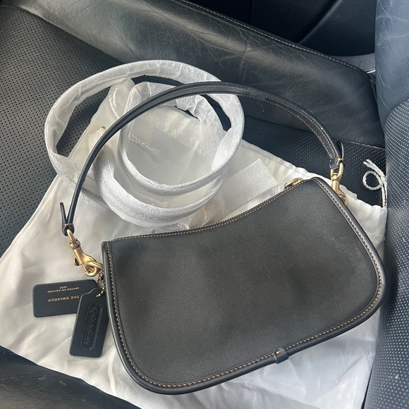 Coach Swinger Bag Designer Crossbody * newly cleaned @ Coach store * - Picture 3 of 9